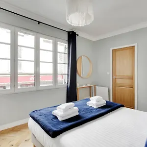 Pick A Flat's In Montmartre - Rue Lepic Parigi